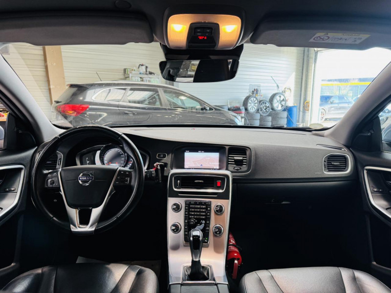 Photo 3 de l'offre de VOLVO V60  D2 120 ch Stop&Start Summum à 15990€ chez Occasions Champenoises