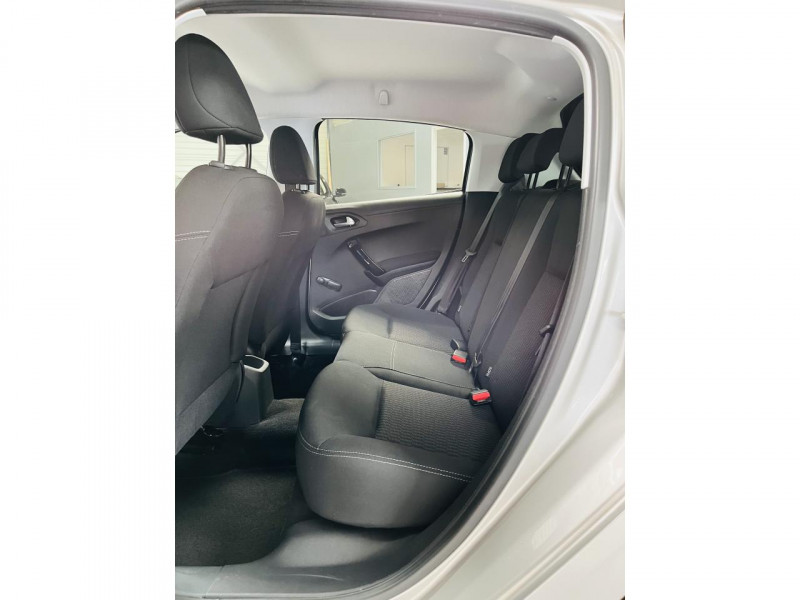 Photo 9 de l'offre de PEUGEOT 208  1.6 BlueHDi 75ch BVM5 Style à 9990€ chez Occasions Champenoises