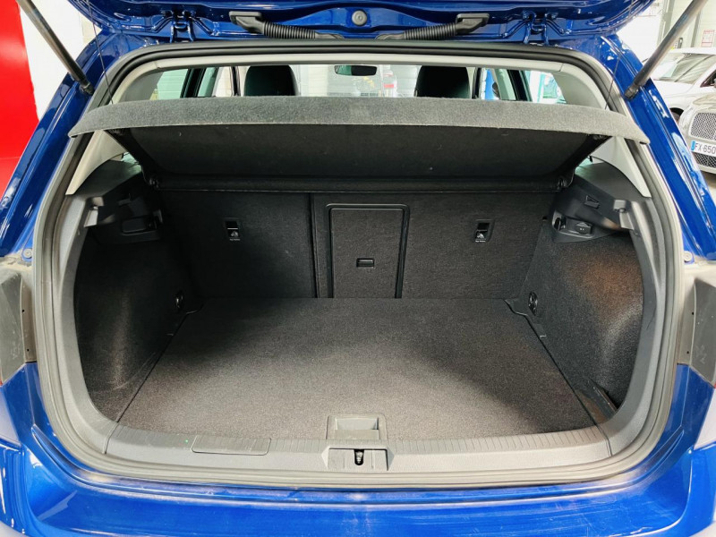 Photo 11 de l'offre de VOLKSWAGEN GOLF 1.6 TDI 115 Connect Pack R-LINE à 17990€ chez Occasions Champenoises