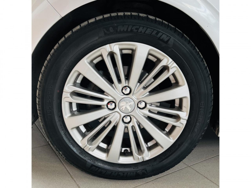 Photo 17 de l'offre de PEUGEOT 208  1.6 BlueHDi 75ch BVM5 Style à 9990€ chez Occasions Champenoises