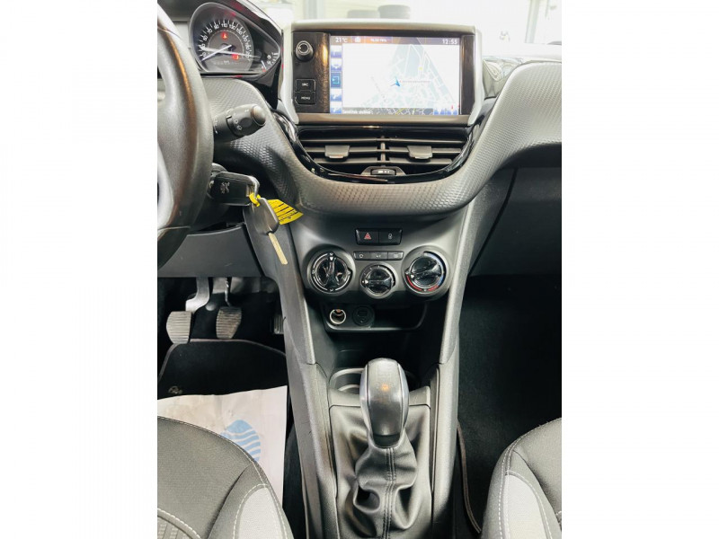 Photo 6 de l'offre de PEUGEOT 208  1.6 BlueHDi 75ch BVM5 Style à 9990€ chez Occasions Champenoises