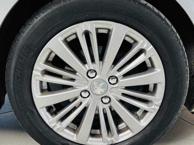 Photo 20 de l'offre de PEUGEOT 208  1.6 BlueHDi 75ch BVM5 Style à 9990€ chez Occasions Champenoises