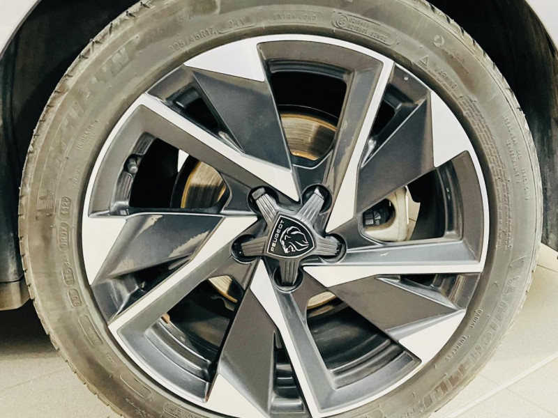Photo 22 de l'offre de PEUGEOT 308 SW  BlueHDi 130ch S&S EAT8 Allure Pack à 16990€ chez Occasions Champenoises