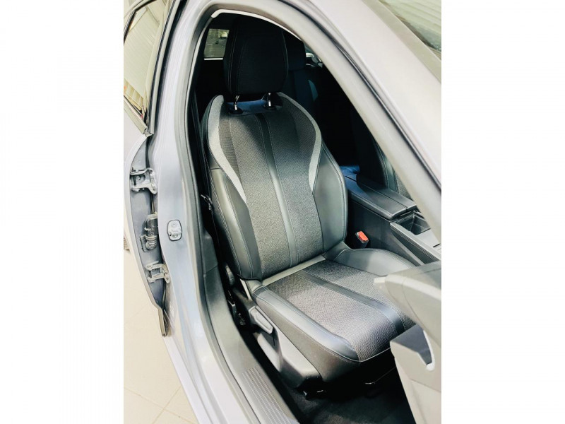 Photo 16 de l'offre de PEUGEOT 308 SW  BlueHDi 130ch S&S EAT8 Allure Pack à 16990€ chez Occasions Champenoises