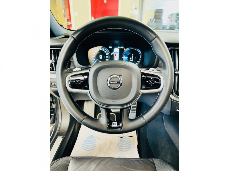 Photo 5 de l'offre de VOLVO V60  T8 Twin Engine 303 ch + 87 ch Geartronic 8 R-Design à 30990€ chez Occasions Champenoises