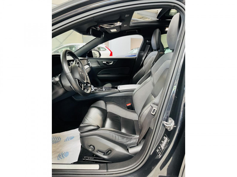 Photo 12 de l'offre de VOLVO V60  T8 Twin Engine 303 ch + 87 ch Geartronic 8 R-Design à 30990€ chez Occasions Champenoises