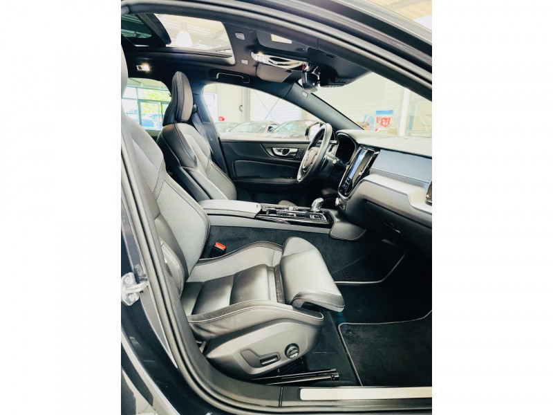Photo 19 de l'offre de VOLVO V60  T8 Twin Engine 303 ch + 87 ch Geartronic 8 R-Design à 30990€ chez Occasions Champenoises