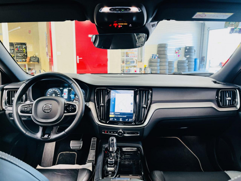 Photo 4 de l'offre de VOLVO V60  T8 Twin Engine 303 ch + 87 ch Geartronic 8 R-Design à 30990€ chez Occasions Champenoises