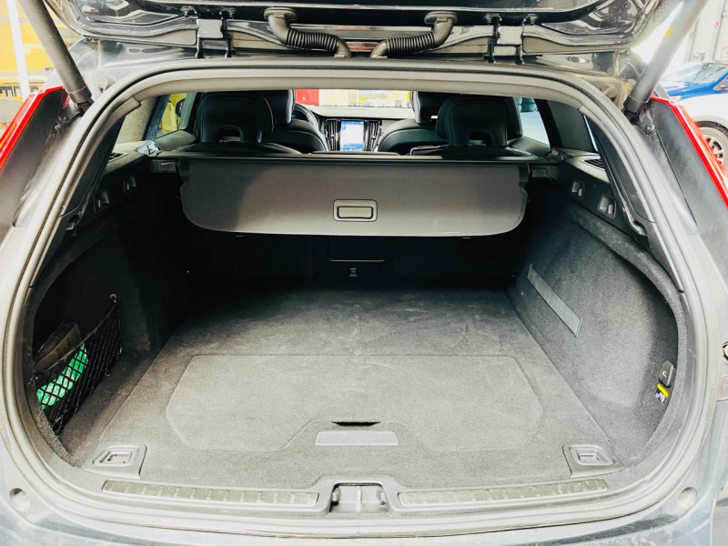 Photo 16 de l'offre de VOLVO V60  T8 Twin Engine 303 ch + 87 ch Geartronic 8 R-Design à 30990€ chez Occasions Champenoises