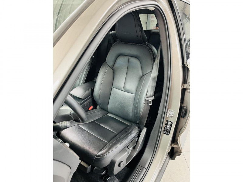 Photo 10 de l'offre de VOLVO XC40  D3 AdBlue 150 ch Geartronic 8 Inscription à 24990€ chez Occasions Champenoises