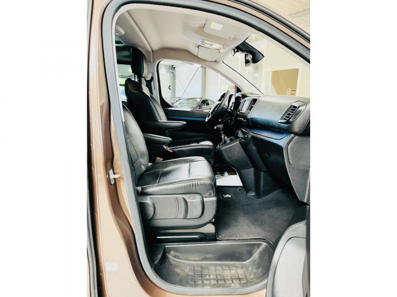 Photo 16 de l'offre de PEUGEOT TRAVELLER BlueHDi 120ch S&S Active Long 8 Places à 28990€ chez Occasions Champenoises