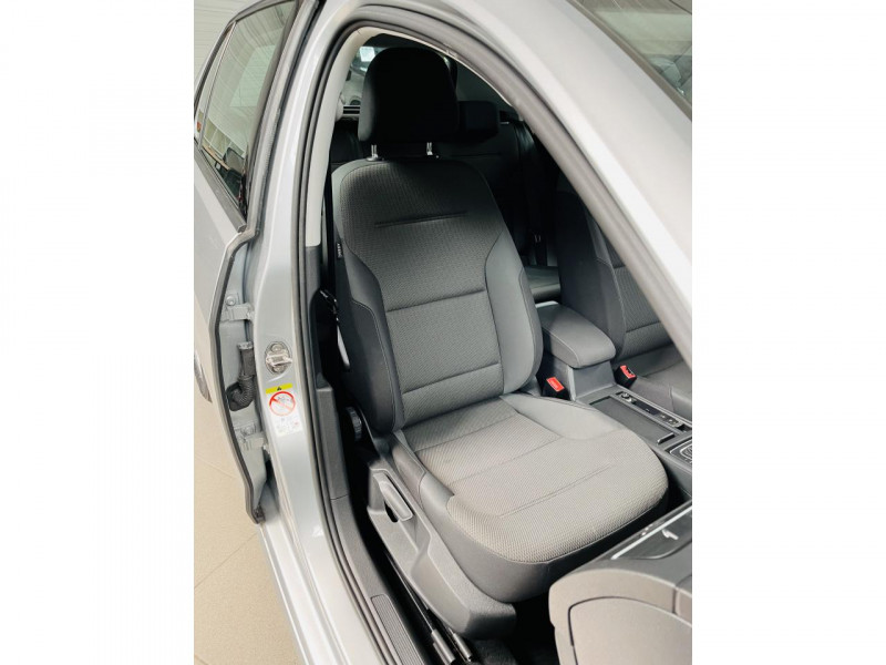 Photo 13 de l'offre de VOLKSWAGEN GOLF 2.0 TDI 150 FAP DSG7 Confortline à 19490€ chez Occasions Champenoises