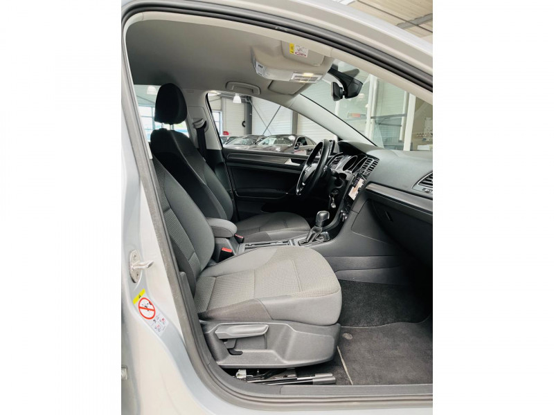 Photo 12 de l'offre de VOLKSWAGEN GOLF 2.0 TDI 150 FAP DSG7 Confortline à 19490€ chez Occasions Champenoises