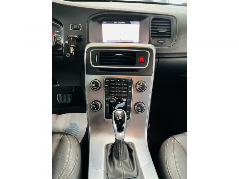 Photo 6 de l'offre de VOLVO V60 BUSINESS D3 150 ch Stop&Start Geartronic 6 Kinetic Business à 15990€ chez Occasions Champenoises