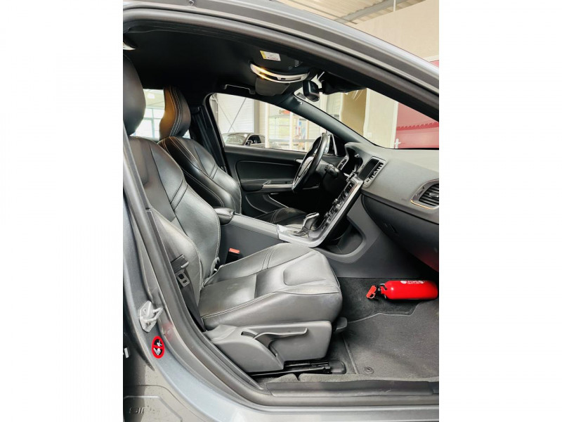 Photo 13 de l'offre de VOLVO V60 BUSINESS D3 150 ch Stop&Start Geartronic 6 Kinetic Business à 15990€ chez Occasions Champenoises