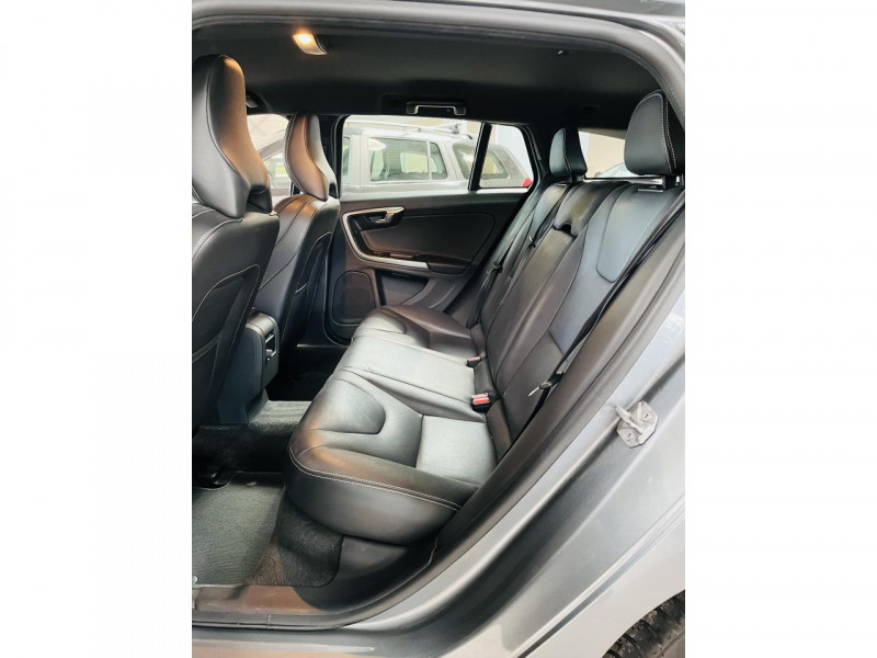 Photo 10 de l'offre de VOLVO V60 BUSINESS D3 150 ch Stop&Start Geartronic 6 Kinetic Business à 15990€ chez Occasions Champenoises