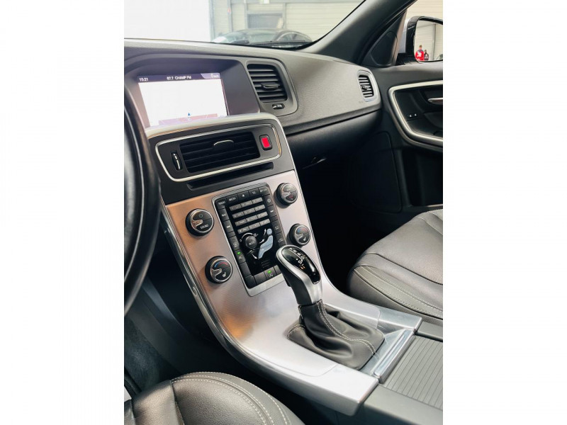 Photo 5 de l'offre de VOLVO V60 BUSINESS D3 150 ch Stop&Start Geartronic 6 Kinetic Business à 15990€ chez Occasions Champenoises