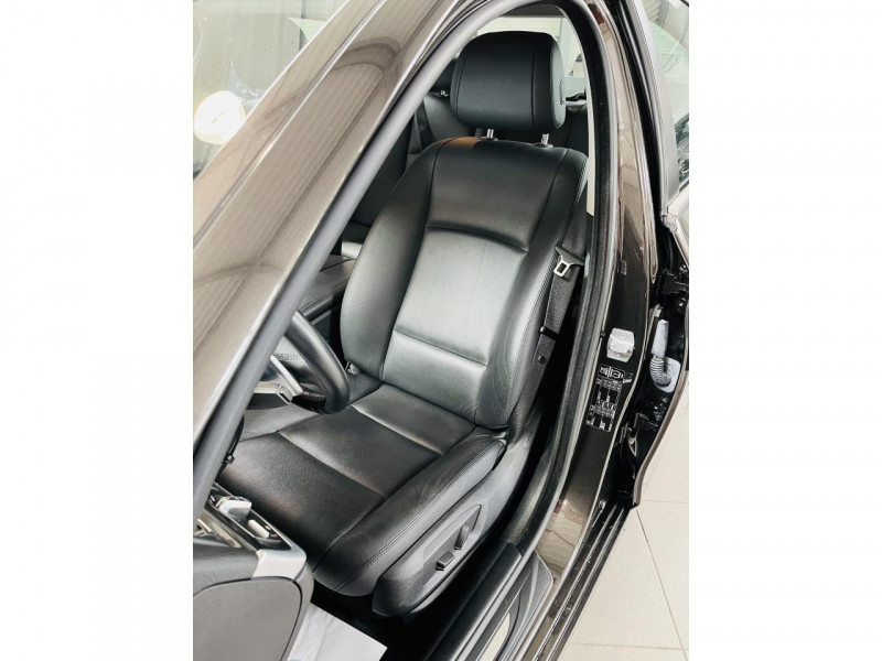 Photo 9 de l'offre de BMW SERIE 5  520d 184 ch F10 LCI Lounge Plus BVA8 à 19490€ chez Occasions Champenoises