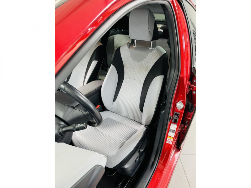 Photo 10 de l'offre de TOYOTA PRIUS 1.8 VVT-I HYBRID DYNAMIC Premium Pack à 15490€ chez Occasions Champenoises