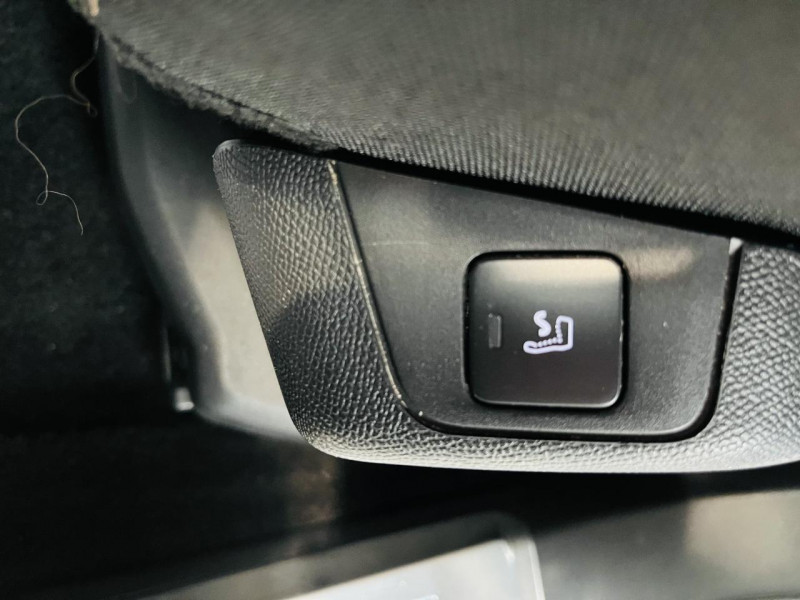 Photo 15 de l'offre de PEUGEOT 3008  Hybrid4 300 e-EAT8 GT à 17490€ chez Occasions Champenoises