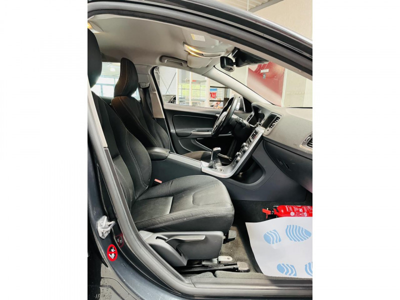 Photo 12 de l'offre de VOLVO V60 BUSINESS  D2 120 ch Stop&Start Kinetic Business à 12990€ chez Occasions Champenoises