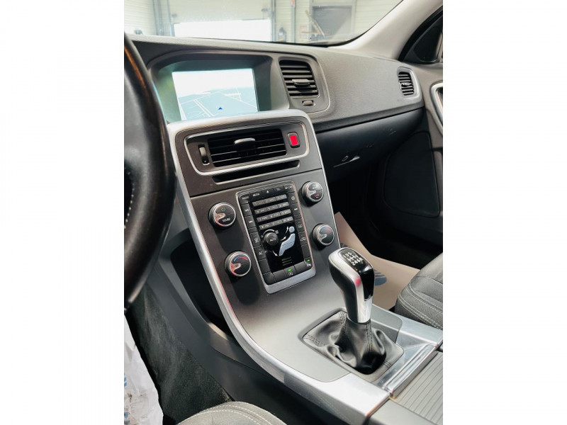 Photo 5 de l'offre de VOLVO V60 BUSINESS  D2 120 ch Stop&Start Kinetic Business à 12990€ chez Occasions Champenoises