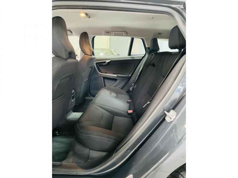 Photo 9 de l'offre de VOLVO V60 BUSINESS  D2 120 ch Stop&Start Kinetic Business à 12990€ chez Occasions Champenoises