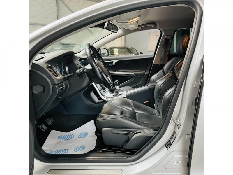 Photo 9 de l'offre de VOLVO V60  D2 115 ch Stop&Start Ocean Race à 13990€ chez Occasions Champenoises
