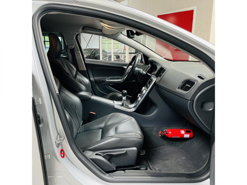 Photo 13 de l'offre de VOLVO V60  D2 115 ch Stop&Start Ocean Race à 13990€ chez Occasions Champenoises