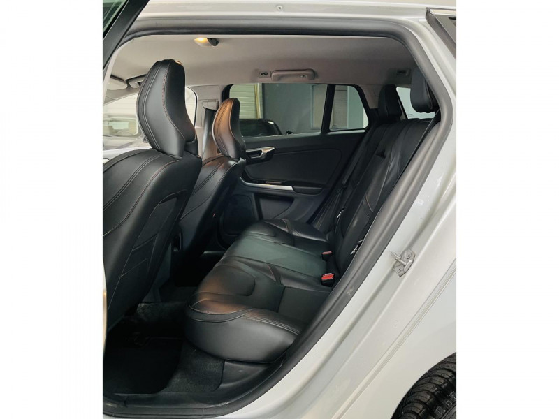 Photo 10 de l'offre de VOLVO V60  D2 115 ch Stop&Start Ocean Race à 13990€ chez Occasions Champenoises