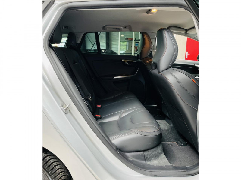 Photo 12 de l'offre de VOLVO V60  D2 115 ch Stop&Start Ocean Race à 13990€ chez Occasions Champenoises