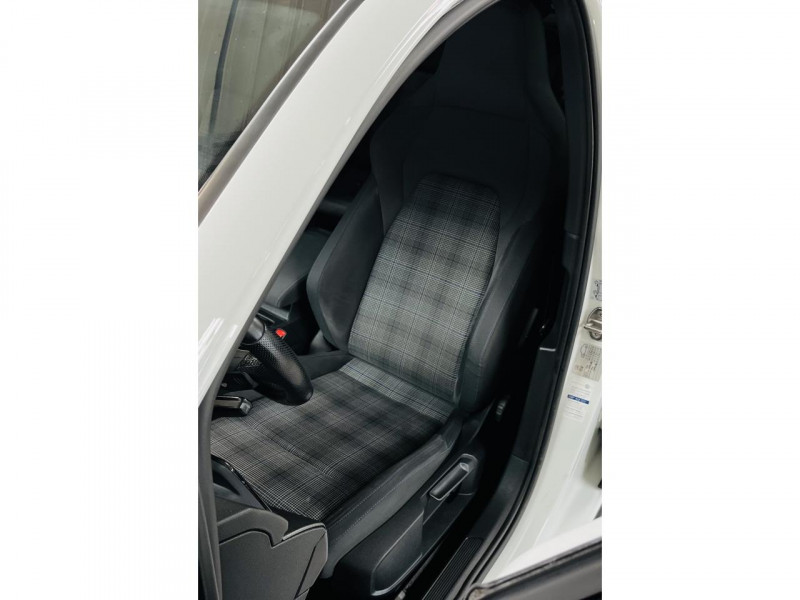 Photo 8 de l'offre de VOLKSWAGEN GOLF 1.4 Hybrid Rechargeable 245 DSG6 GTE à 21990€ chez Occasions Champenoises