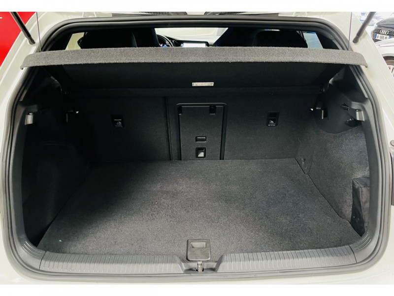 Photo 11 de l'offre de VOLKSWAGEN GOLF 1.4 Hybrid Rechargeable 245 DSG6 GTE à 21990€ chez Occasions Champenoises