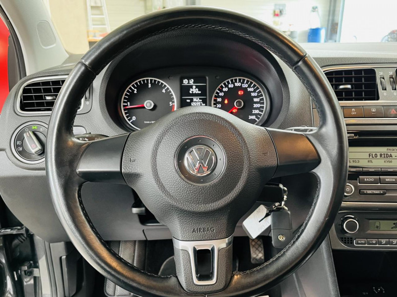 Photo 4 de l'offre de VOLKSWAGEN POLO 1.6 TDI 90 CR FAP Sportline à 7990€ chez Occasions Champenoises