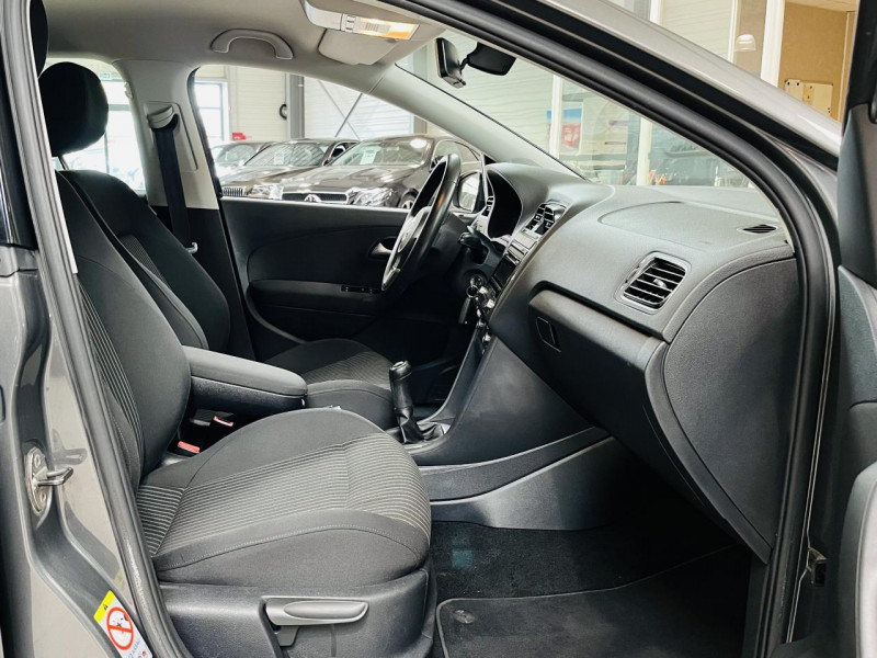 Photo 12 de l'offre de VOLKSWAGEN POLO 1.6 TDI 90 CR FAP Sportline à 7990€ chez Occasions Champenoises