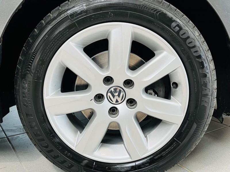 Photo 20 de l'offre de VOLKSWAGEN POLO 1.6 TDI 90 CR FAP Sportline à 7990€ chez Occasions Champenoises