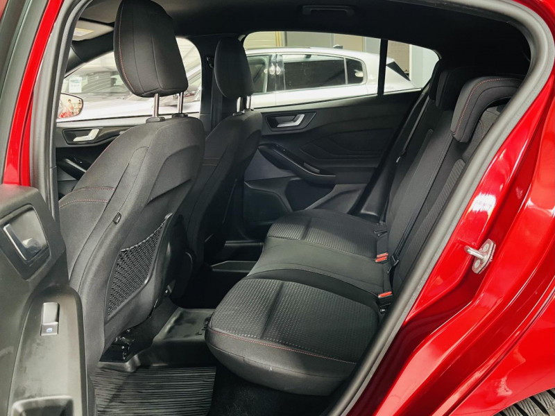 Photo 12 de l'offre de FORD FOCUS 1.5 EcoBoost 182 S&S BVA8 ST Line à 18990€ chez Occasions Champenoises