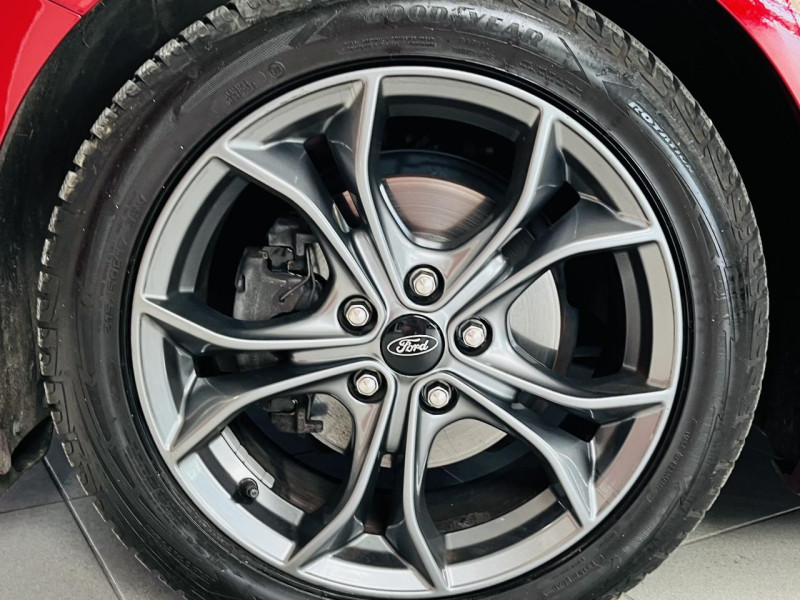 Photo 21 de l'offre de FORD FOCUS 1.5 EcoBoost 182 S&S BVA8 ST Line à 18990€ chez Occasions Champenoises