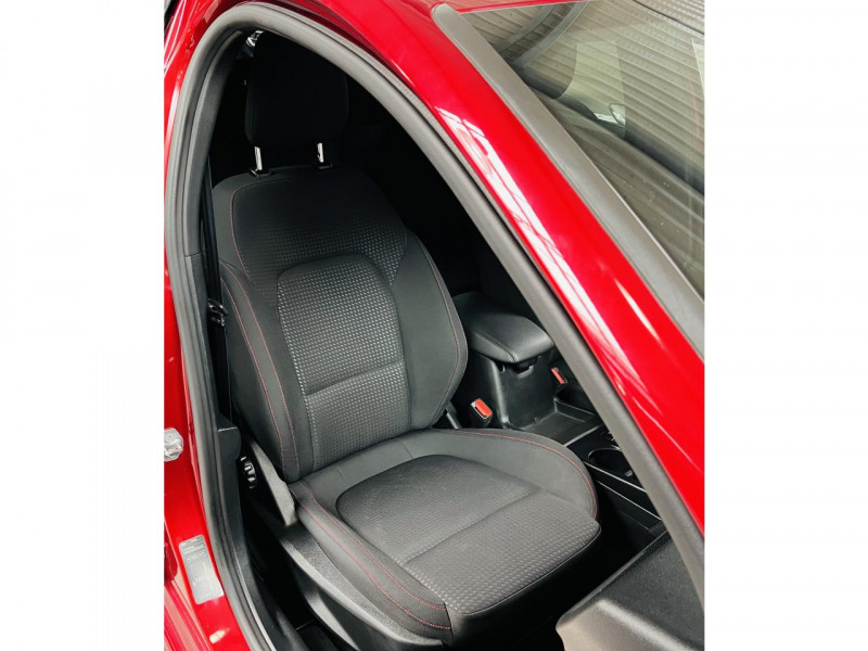 Photo 16 de l'offre de FORD FOCUS 1.5 EcoBoost 182 S&S BVA8 ST Line à 18990€ chez Occasions Champenoises