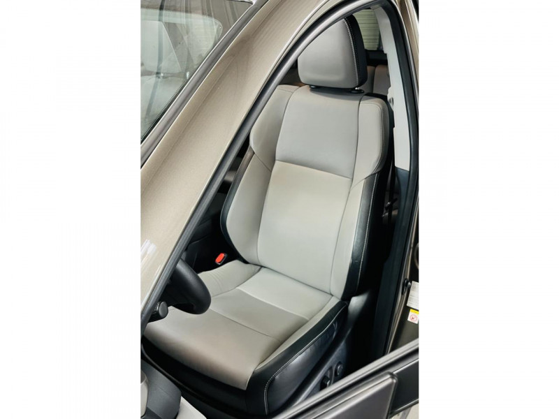 Photo 9 de l'offre de TOYOTA RAV4 HYBRIDE 197ch 2WD Lounge à 22990€ chez Occasions Champenoises