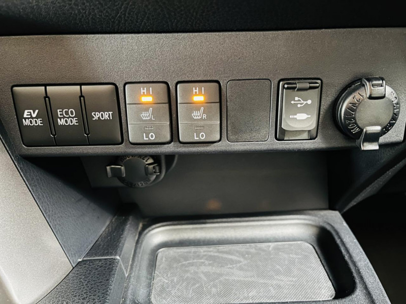 Photo 8 de l'offre de TOYOTA RAV4 HYBRIDE 197ch 2WD Lounge à 22990€ chez Occasions Champenoises