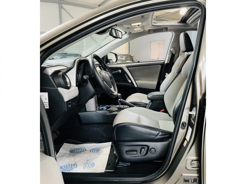 Photo 10 de l'offre de TOYOTA RAV4 HYBRIDE 197ch 2WD Lounge à 22990€ chez Occasions Champenoises