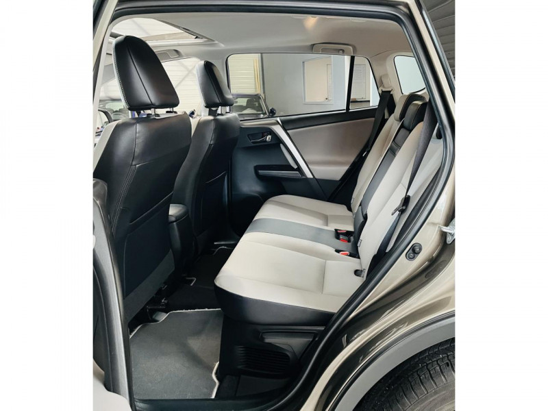 Photo 12 de l'offre de TOYOTA RAV4 HYBRIDE 197ch 2WD Lounge à 22990€ chez Occasions Champenoises