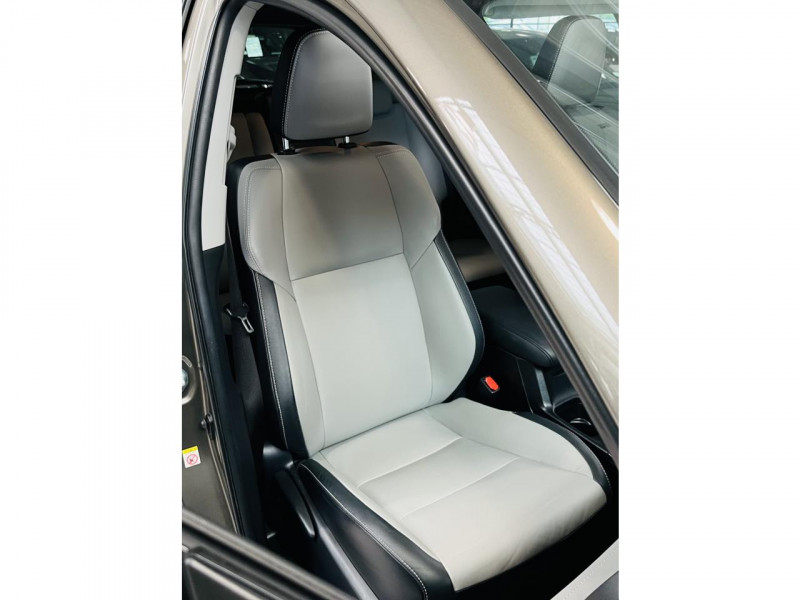 Photo 17 de l'offre de TOYOTA RAV4 HYBRIDE 197ch 2WD Lounge à 22990€ chez Occasions Champenoises