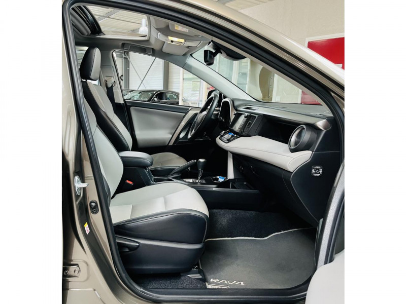 Photo 16 de l'offre de TOYOTA RAV4 HYBRIDE 197ch 2WD Lounge à 22990€ chez Occasions Champenoises