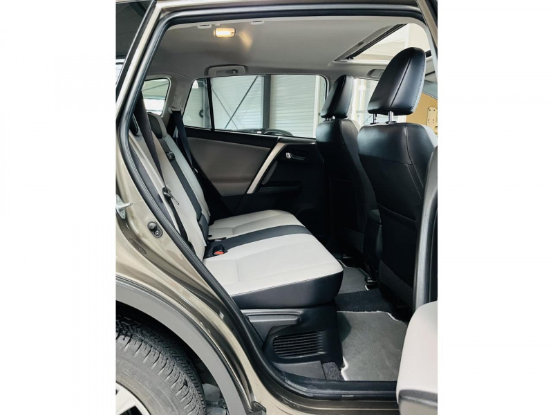 Photo 15 de l'offre de TOYOTA RAV4 HYBRIDE 197ch 2WD Lounge à 22990€ chez Occasions Champenoises