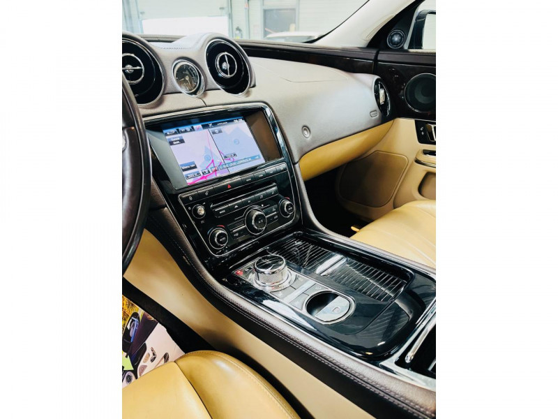 Photo 5 de l'offre de JAGUAR XJ V6 3.0 275 Portfolio BVA 8 à 24990€ chez Occasions Champenoises
