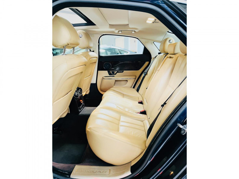 Photo 15 de l'offre de JAGUAR XJ V6 3.0 275 Portfolio BVA 8 à 24990€ chez Occasions Champenoises