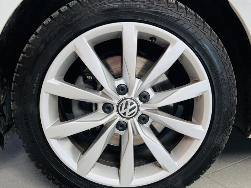 Photo 19 de l'offre de VOLKSWAGEN GOLF 1.5 TSI 150 EVO BlueMotion Technology DSG7 Carat à 17990€ chez Occasions Champenoises