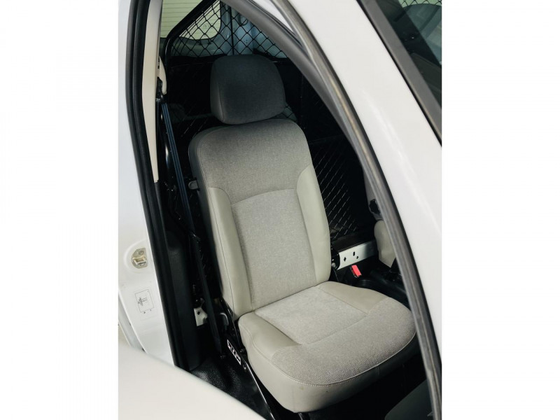 Photo 11 de l'offre de RENAULT KANGOO EXPRESS MAXI DCI 95 EXTRA à 8990€ chez Occasions Champenoises